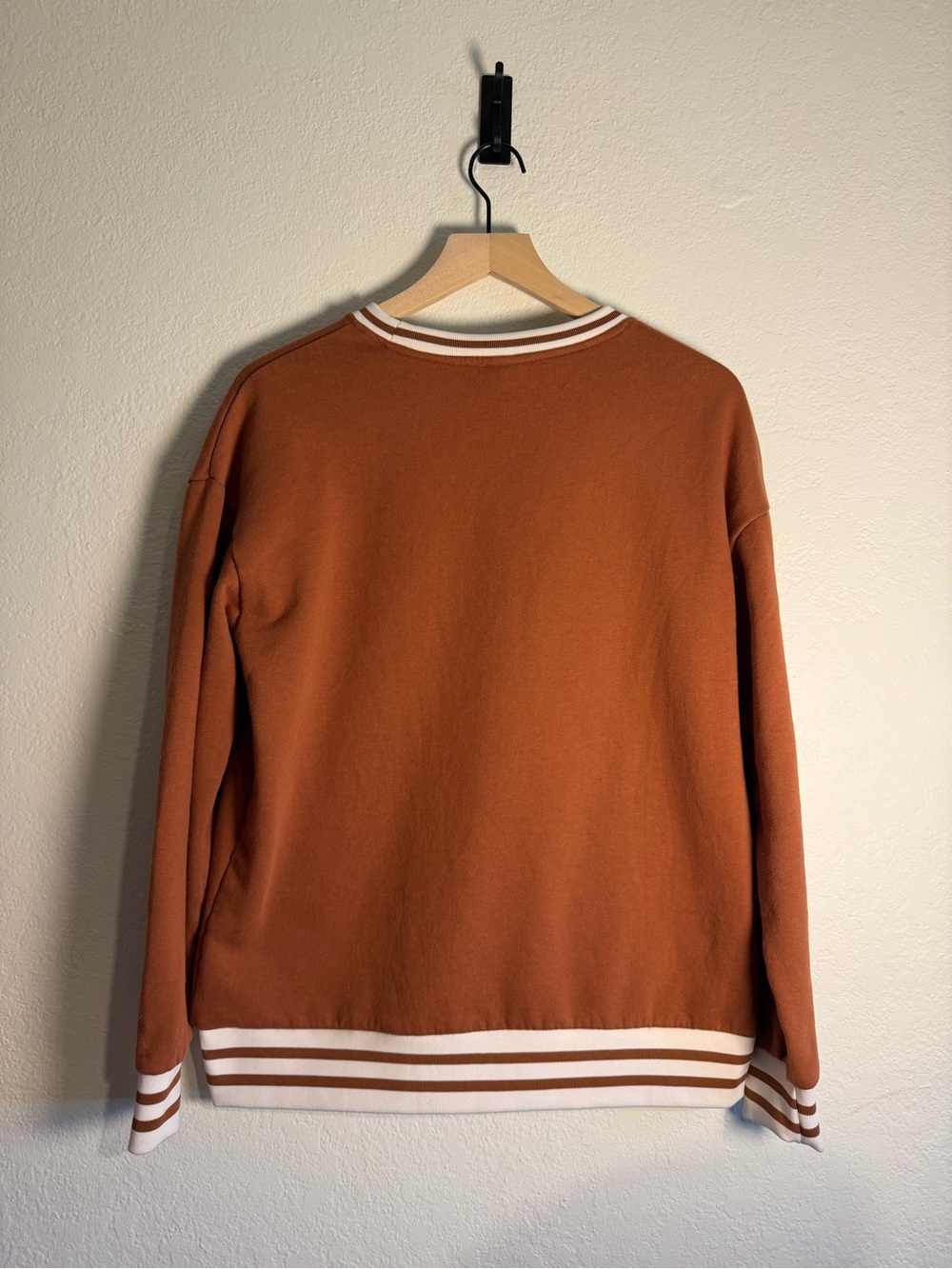 Her Universe Disney Oliver & Company Brown Varsity Sweatshirt S - Picture 5 of 5